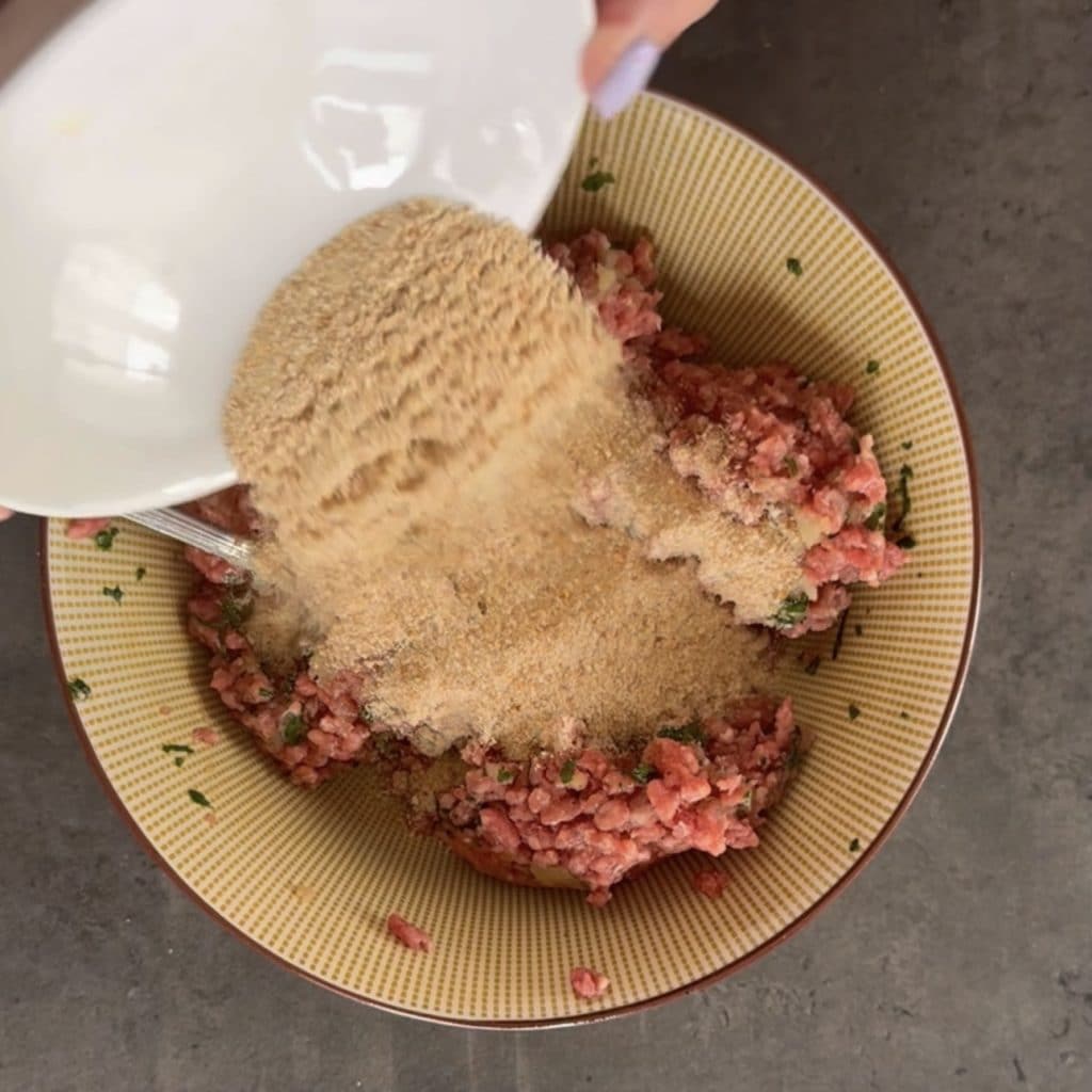 rollo de carne con salsa de atún