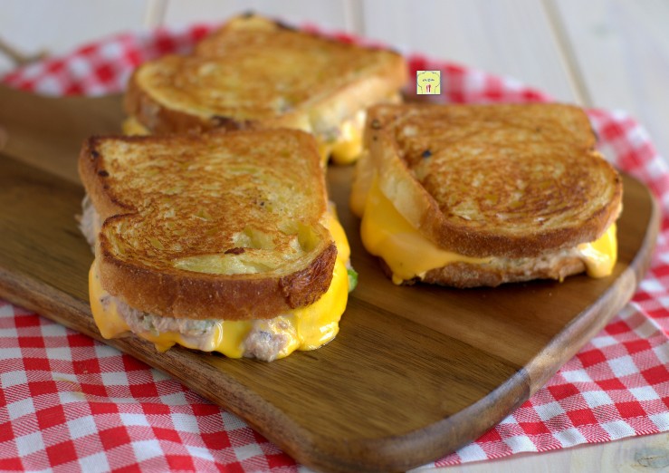 Sandwich de atún americano