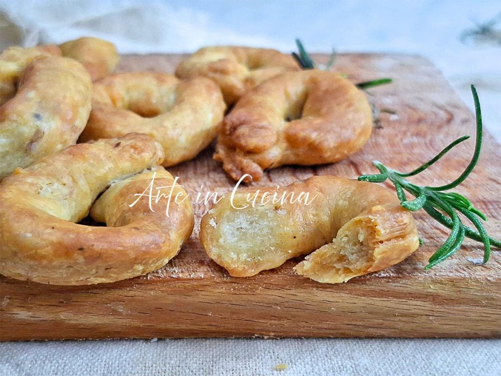 TARALLI de PARMESANO y NUECES