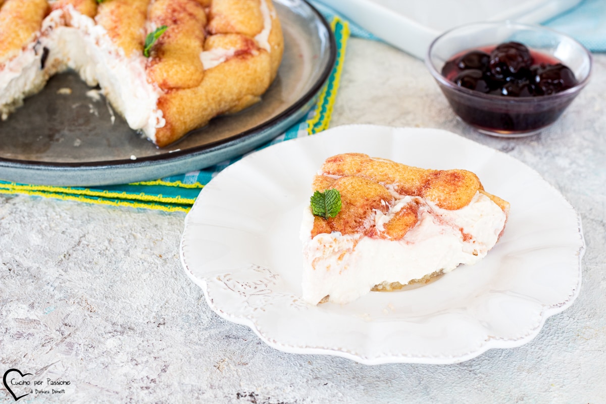 TARTA FRÍA CON GUINDAS
