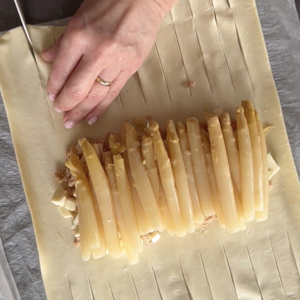 tarta salada con espárragos y atún
