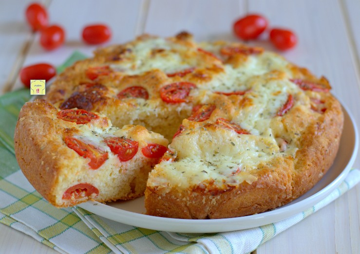 Tarta salada con tomatitos cherry y queso stracchino