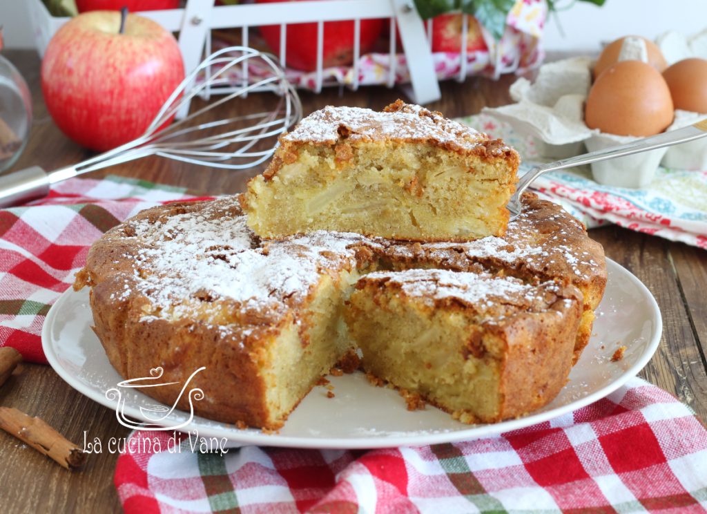 tarta suave con manzanas con mantequilla y canela