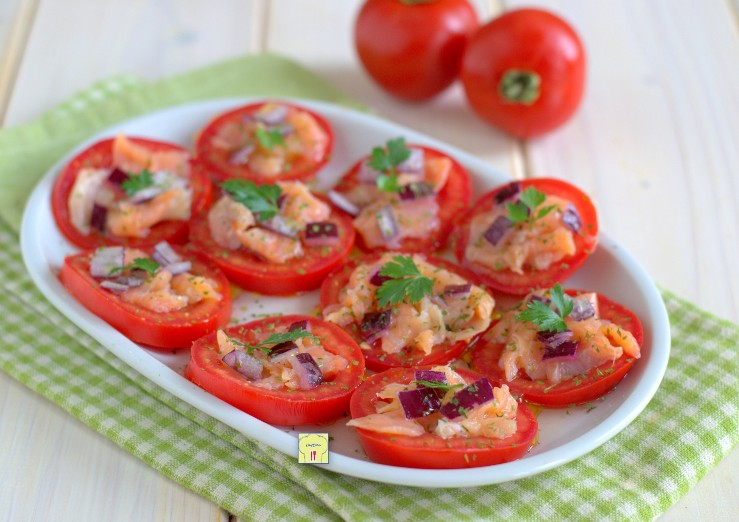 Tartaletas de tomate y salmón