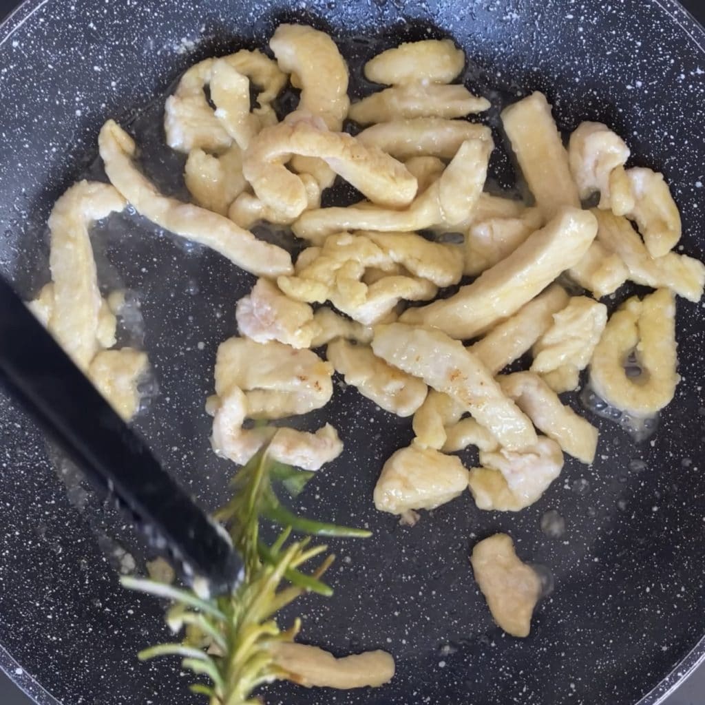 tiritas de pollo cremosas a la leche