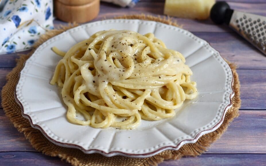 tonnarelli cacio e pepe cremosa receta original romana con todos los secretos para hacer la cremina el chicco di mais