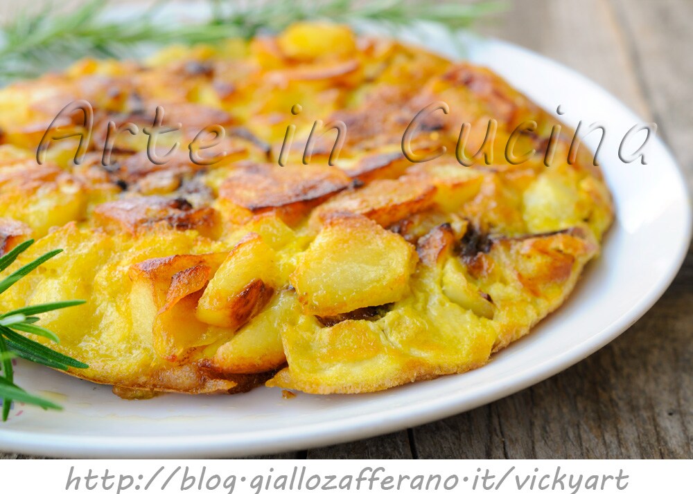 Tortilla de patatas y cebollas en sartén rápida