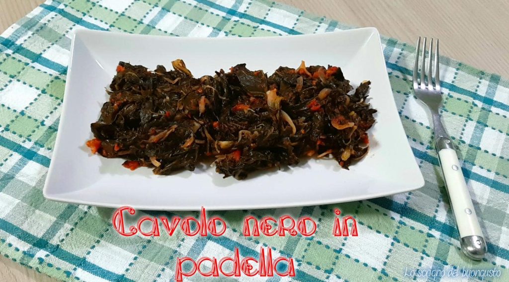 Col rizada en sartén