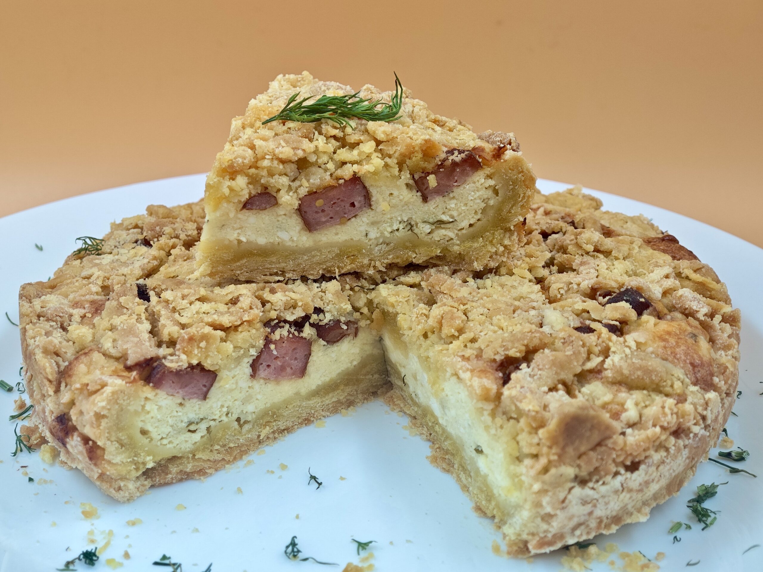 Crumble salado con ricotta y embutidos