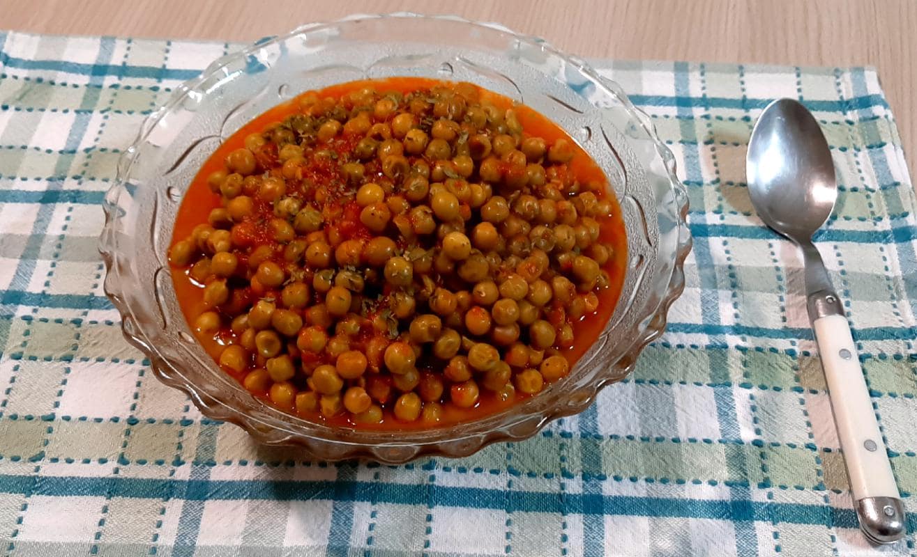 Sopa de guisantes en salsa