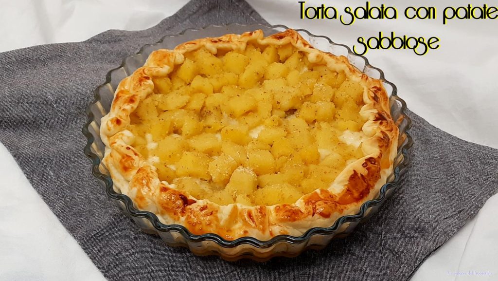 Tarta salada con patatas arenosas
