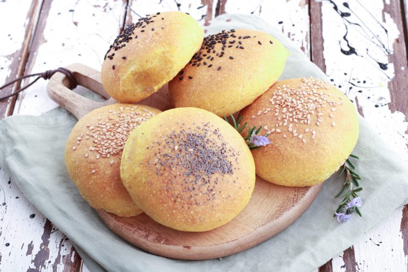 Bollos de cúrcuma y semillas mixtas