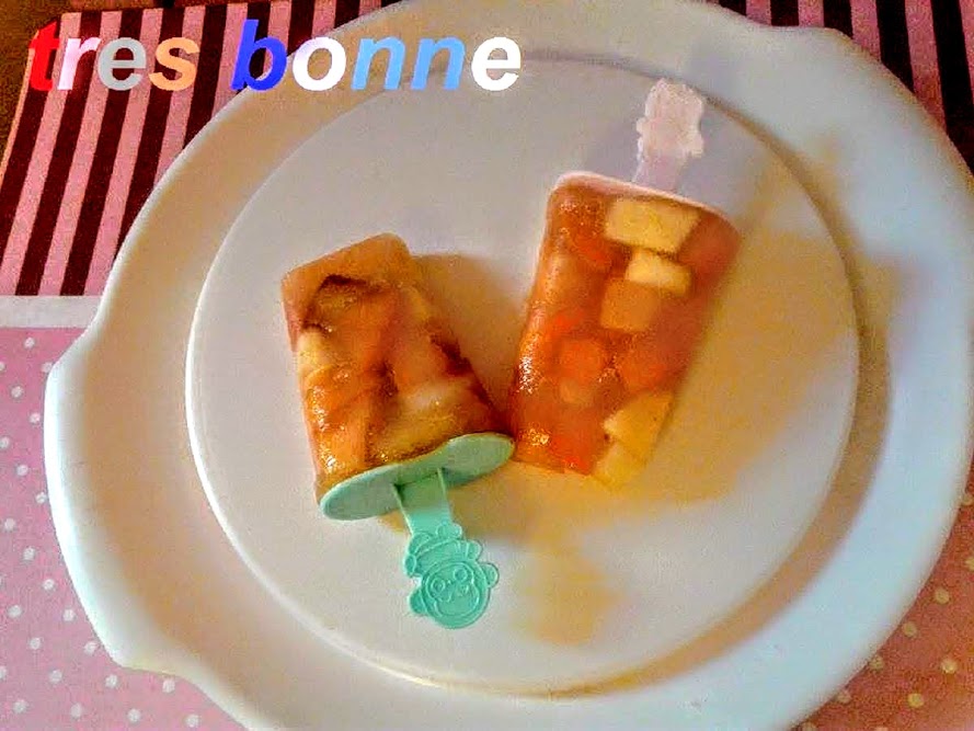 POLOS DE HIELO CON TROZOS DE FRUTA