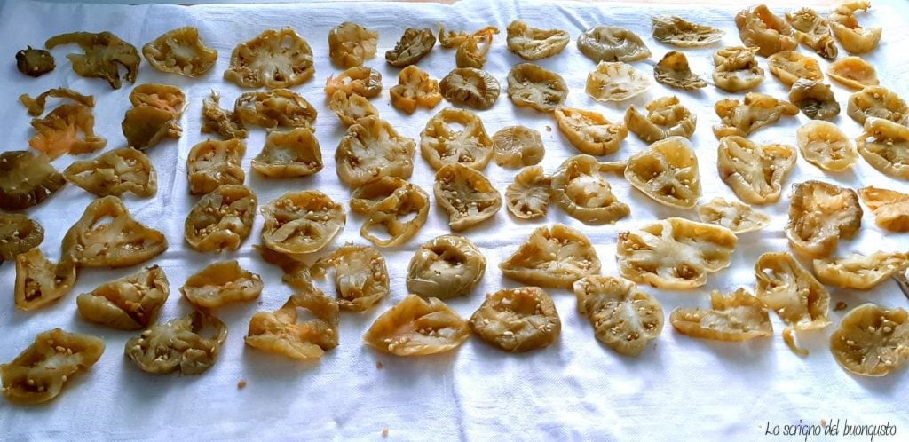 Tomates verdes en aceite