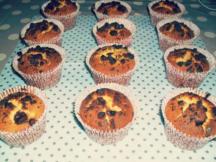 Muffin de chocolate negro sin mantequilla para el desayuno