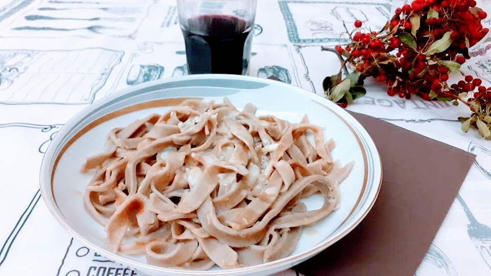 Tagliatelle al vino tinto y queso gorgonzola