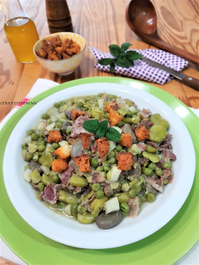 Sopa de habas frescas, guisantes y menta