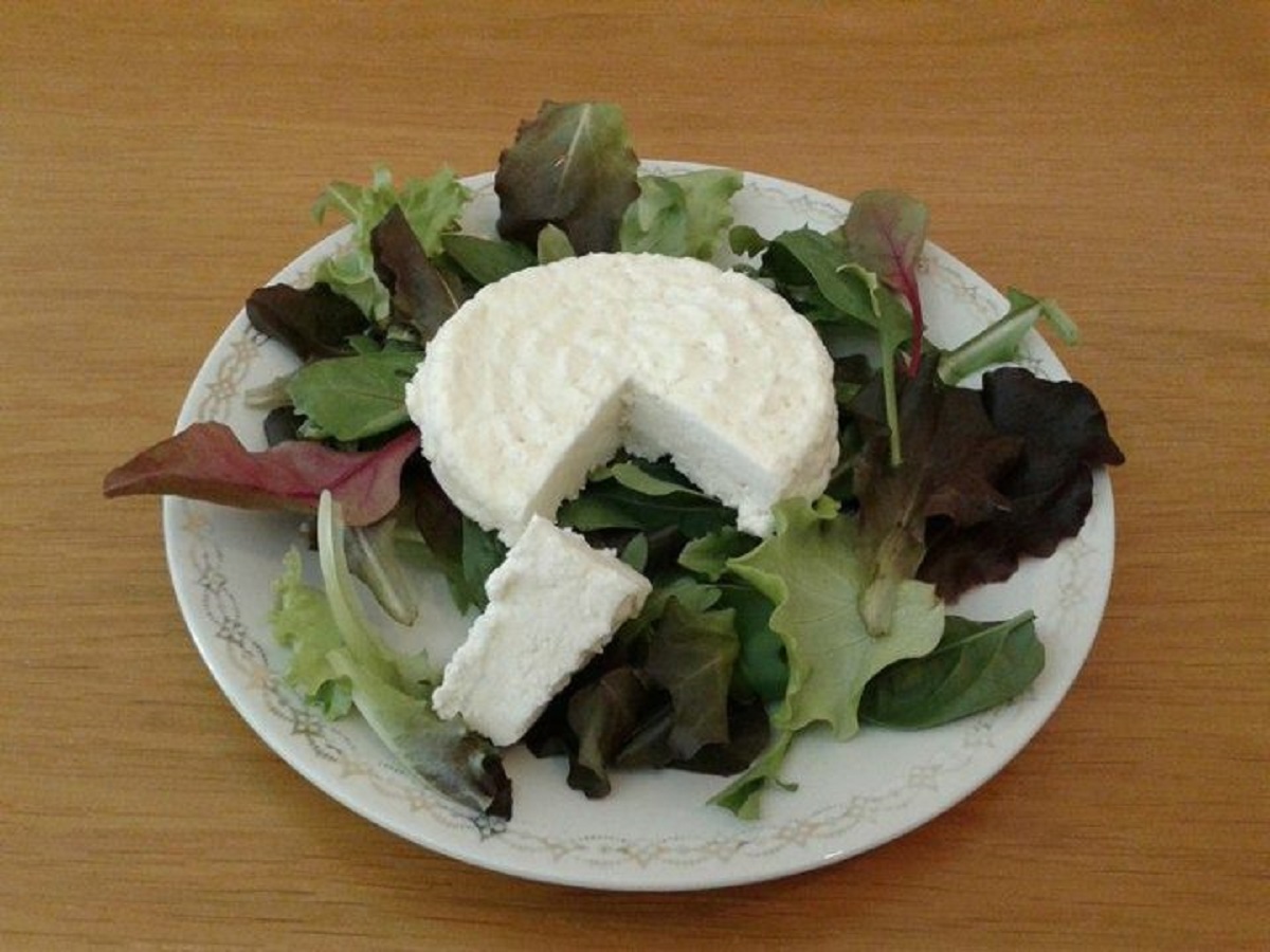 Queso casero ‘primo sale’ con leche de vaca y vinagre