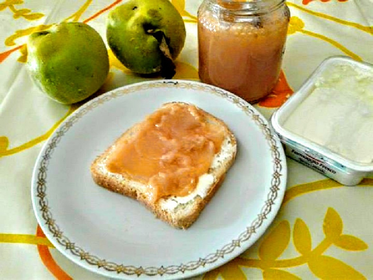 Mermelada de membrillo y manzanas suave