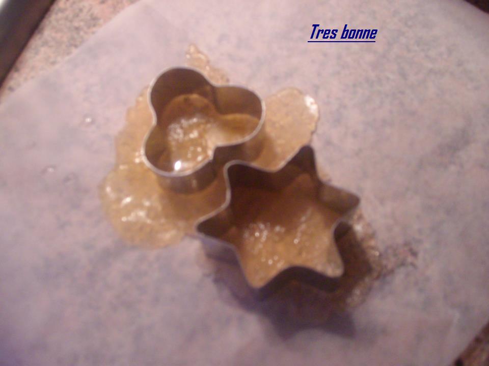 Obtener decoraciones alegres para pasteles de las gominolas