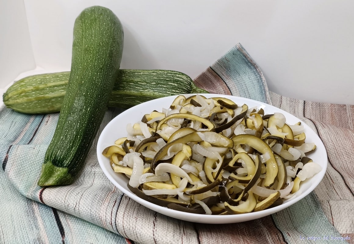 Calabacines en aceite hechos en casa