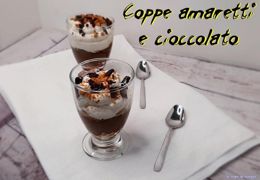 Copas de amaretti y chocolate