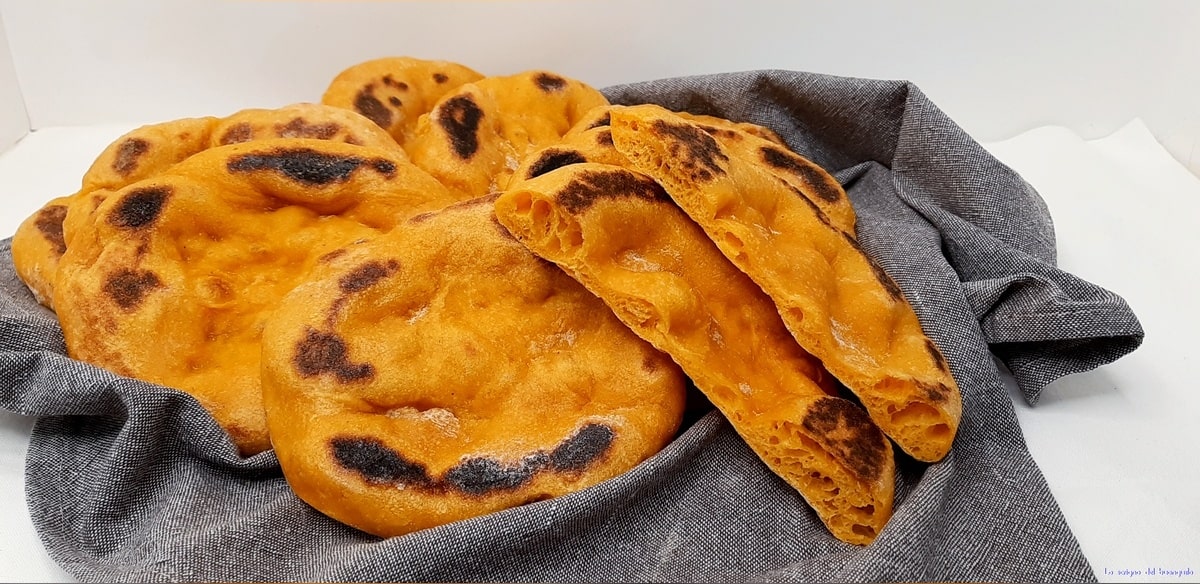 Focaccias con masa de zanahoria