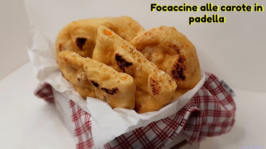 Panecillos de zanahoria en sartén