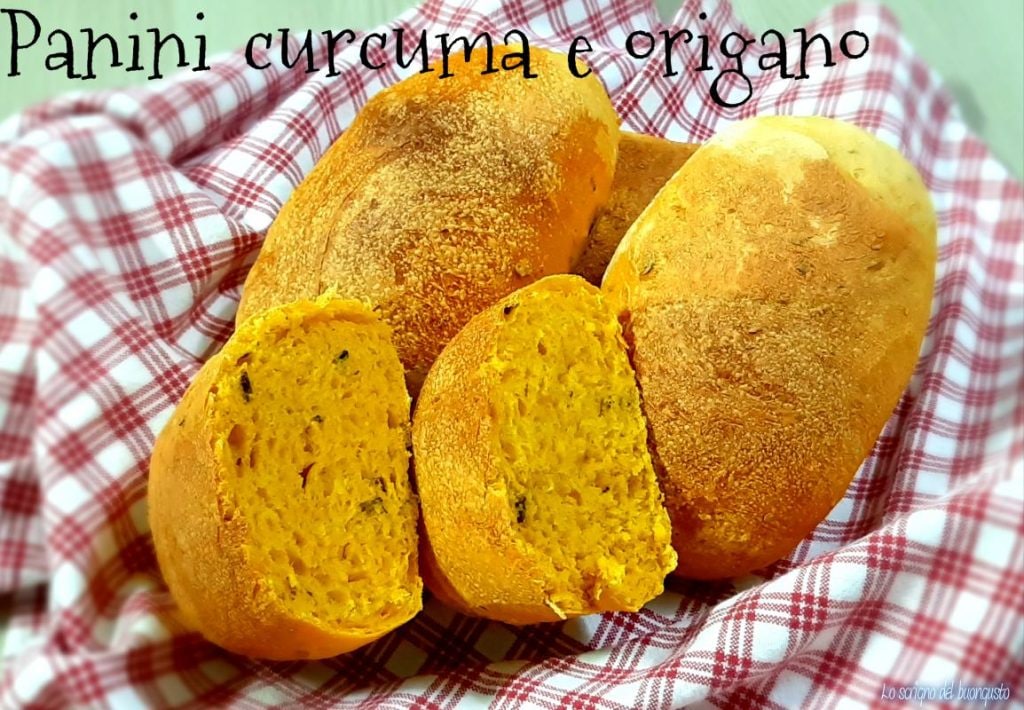 Bollos de cúrcuma y orégano