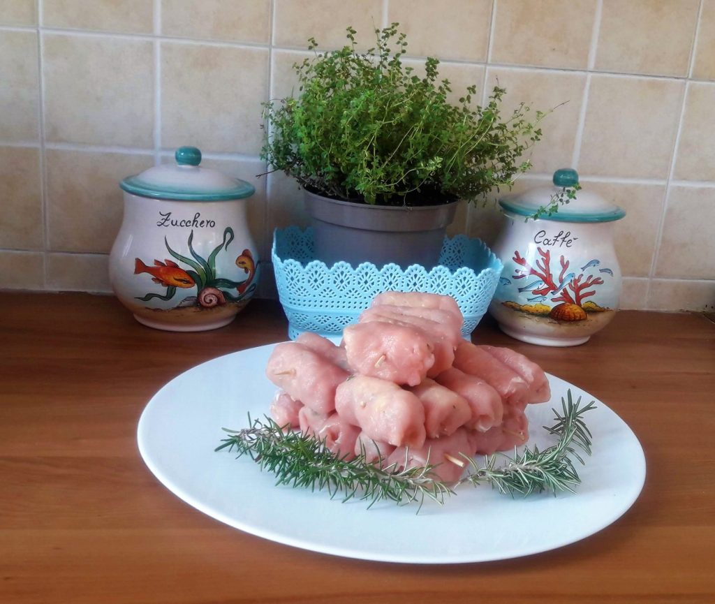 Rollitos de lomo con salsa de tomate