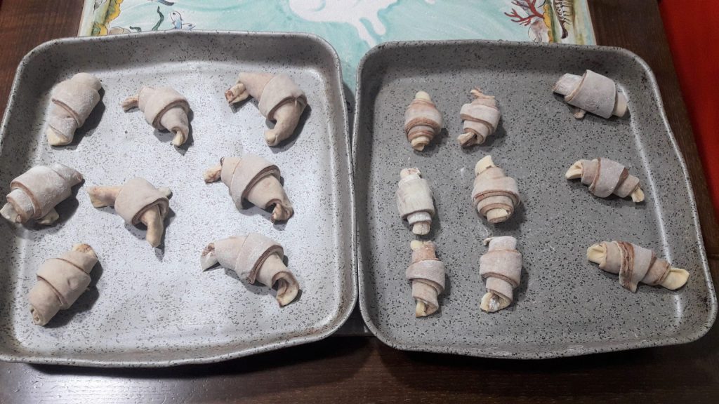 Croissants hojaldrados al chocolate