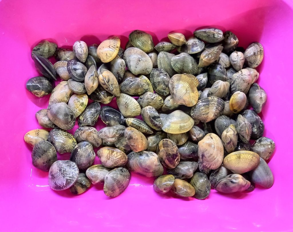 Espaguetis y almejas risottati a la siciliana