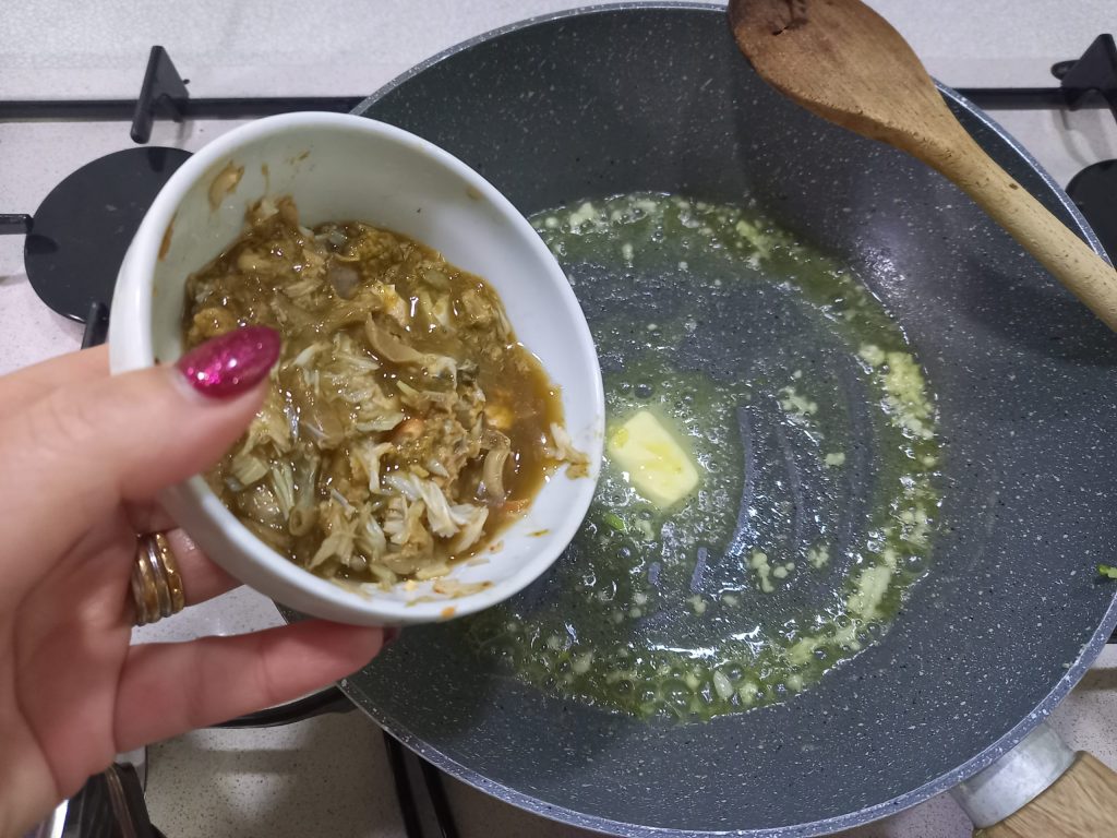 Espaguetis con carne de cangrejo de mar