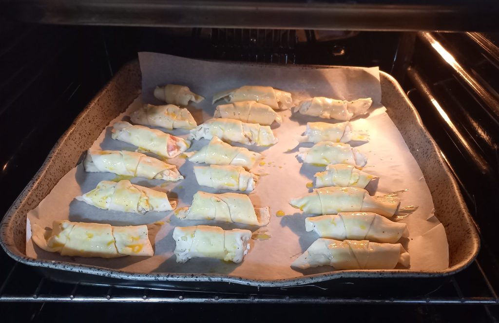Cruasanes de hojaldre salados para aperitivo