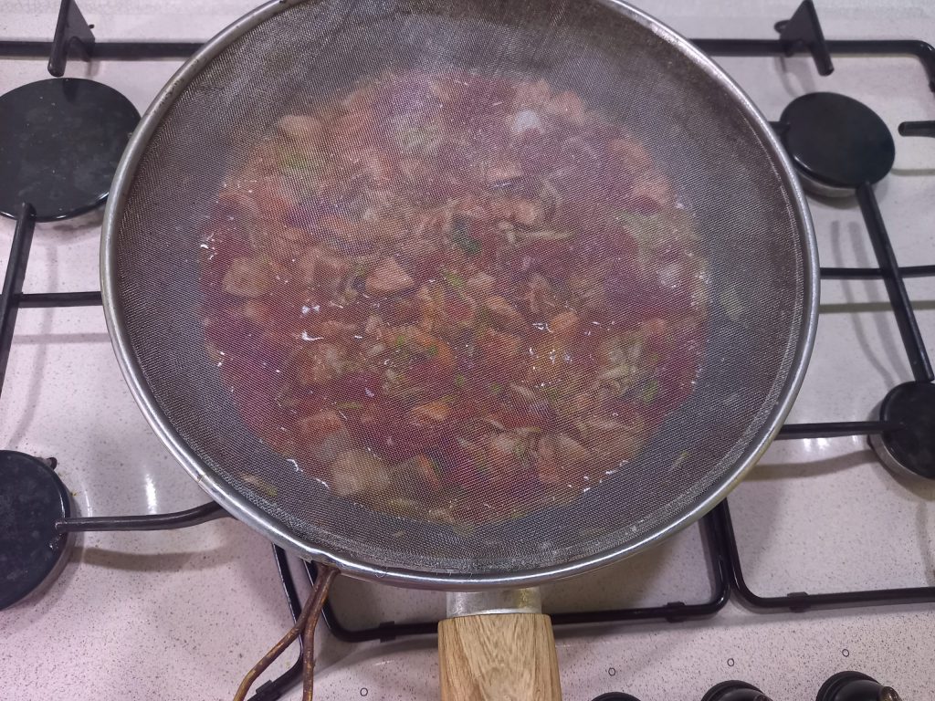 Penne rigate con salmón y calabacines