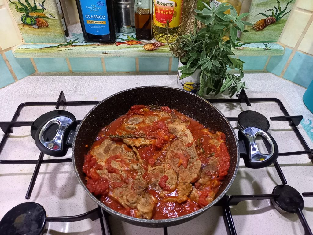 Hacemos las chuletas de cerdo a la pizzaiola
