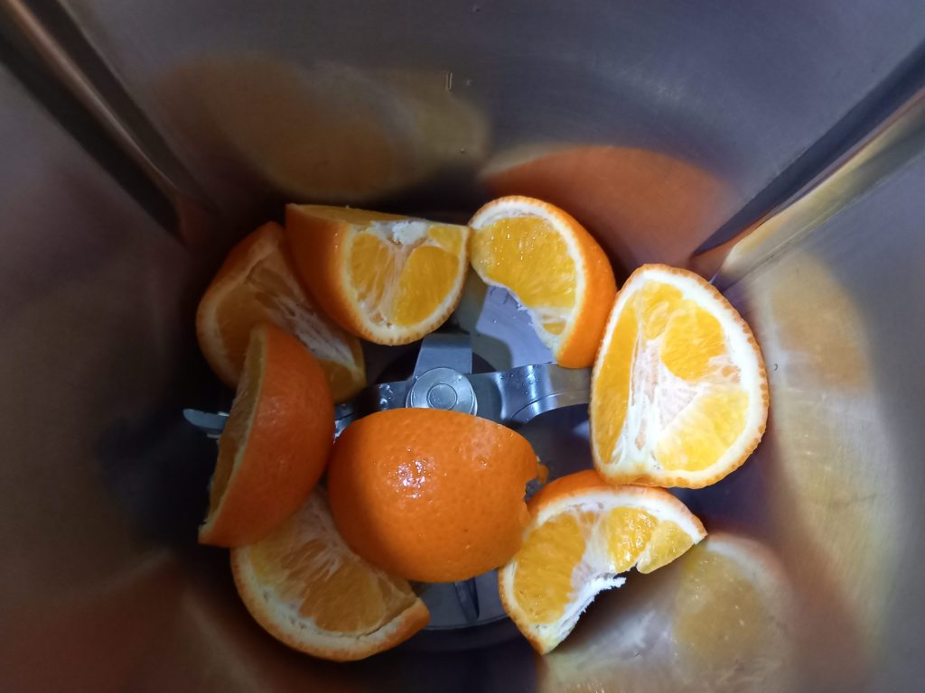 La cúpula de pandoro con crema de mandarina