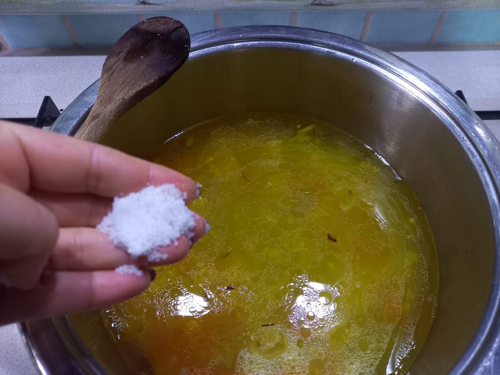 Sopa de guisantes secos y tubetti