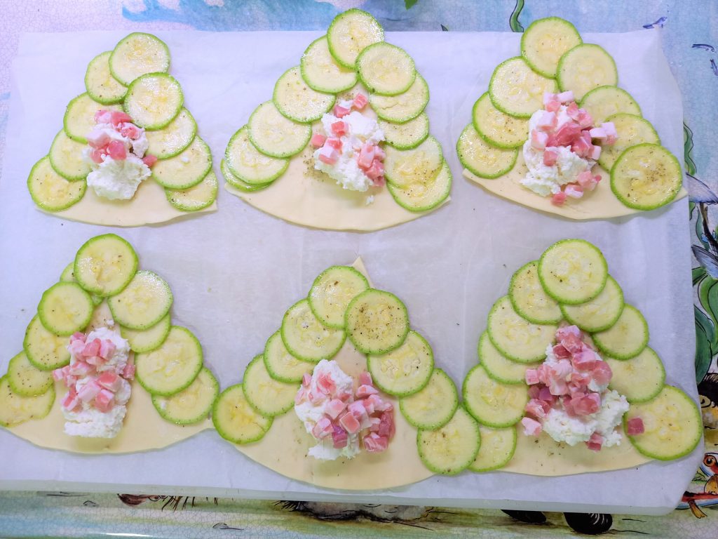 Cruasanes de hojaldre salados con calabacines