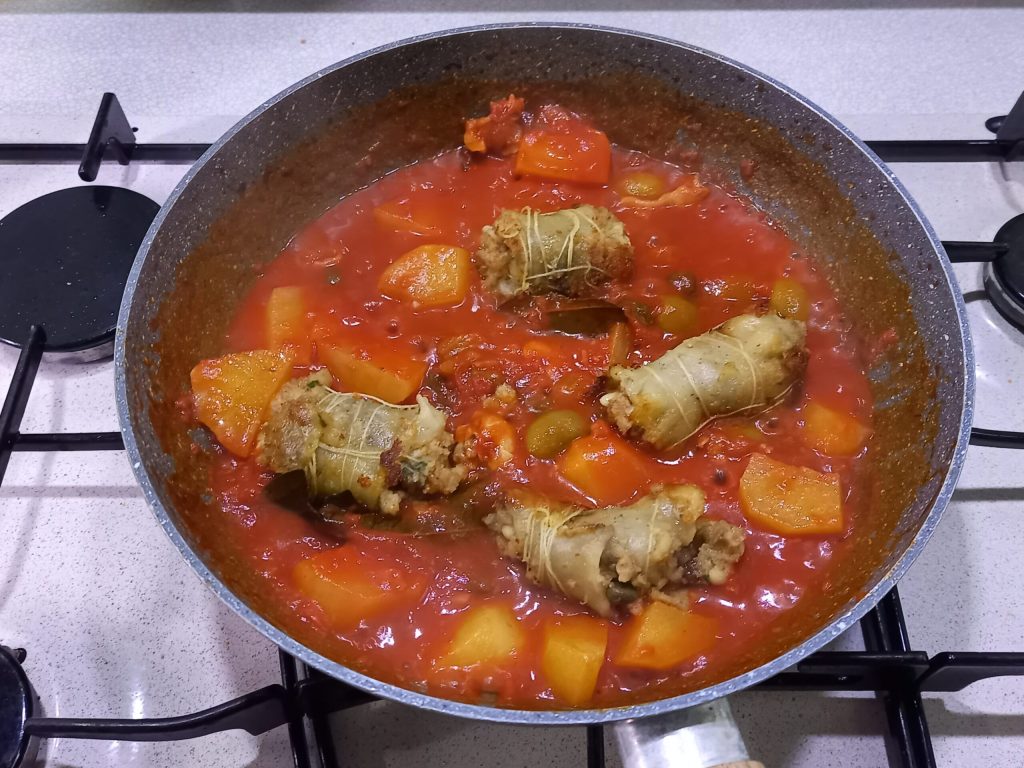 Rollitos de callos de bacalao a la Messinesa