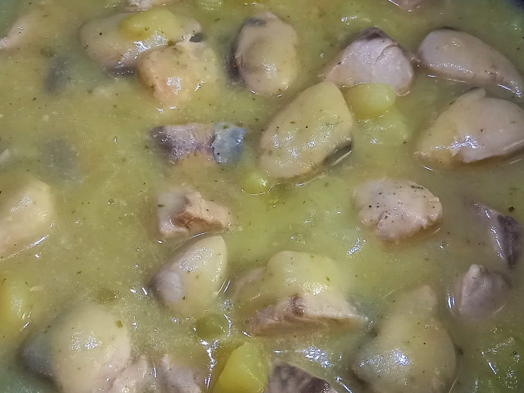 Trozos de bonito con patatas guisadas