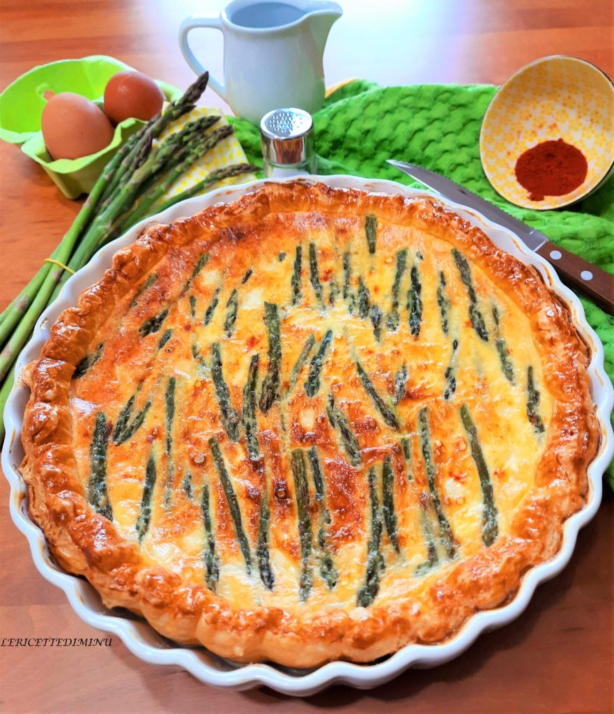 Tarta salada de espárragos con hojaldre