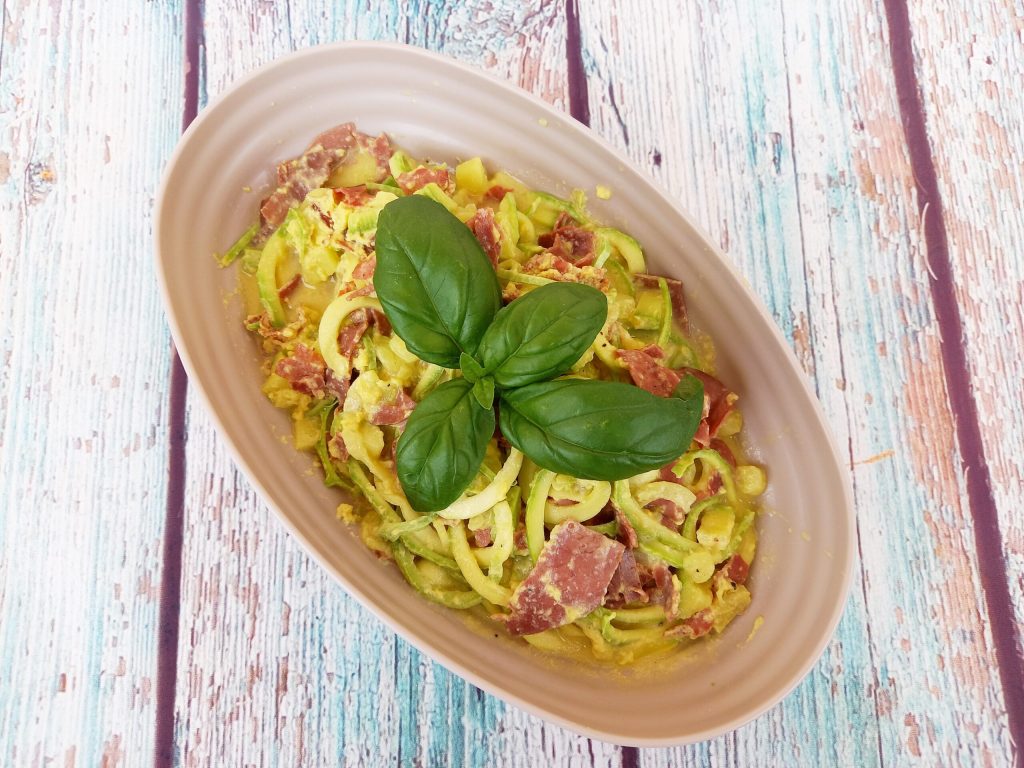 Carbonara fit con espaguetis de calabacín