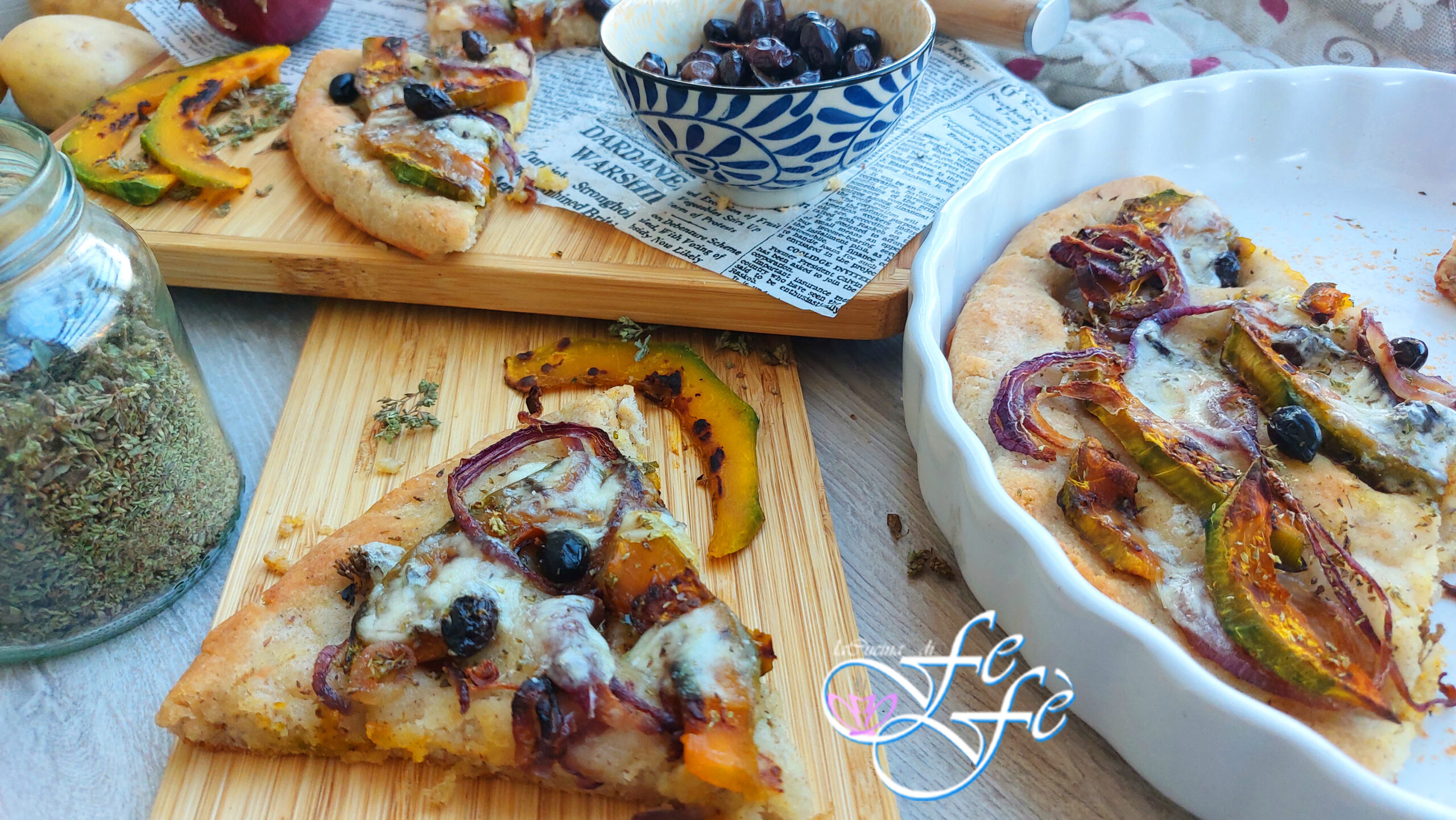 FOCACCIA RÚSTICA SIN GLUTEN CON ACEITUNAS GRIEGAS, CALABAZA Y CEBOLLAS ASADAS