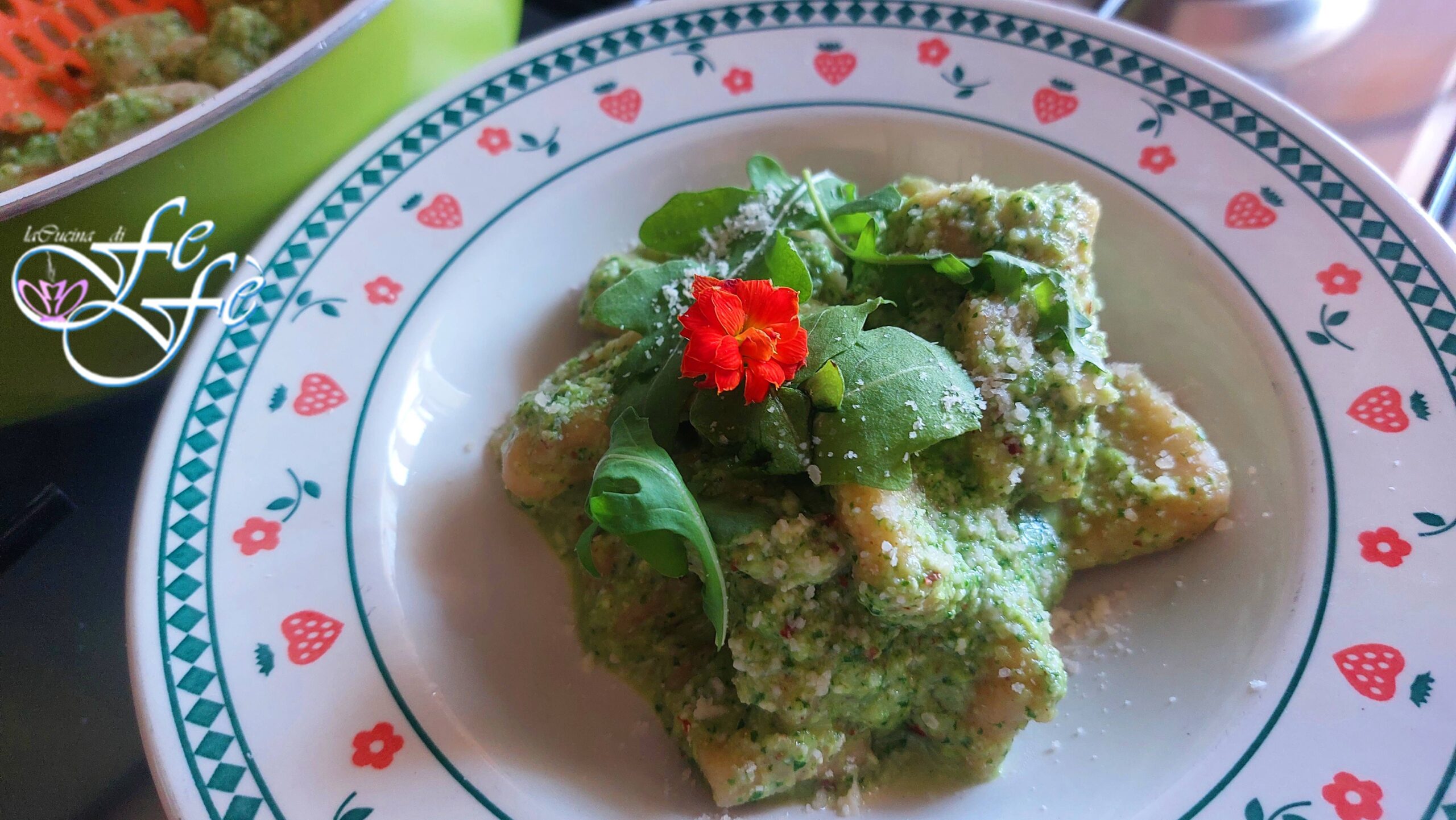Ñoquis de calabacín con pesto de rúcula y calabacín