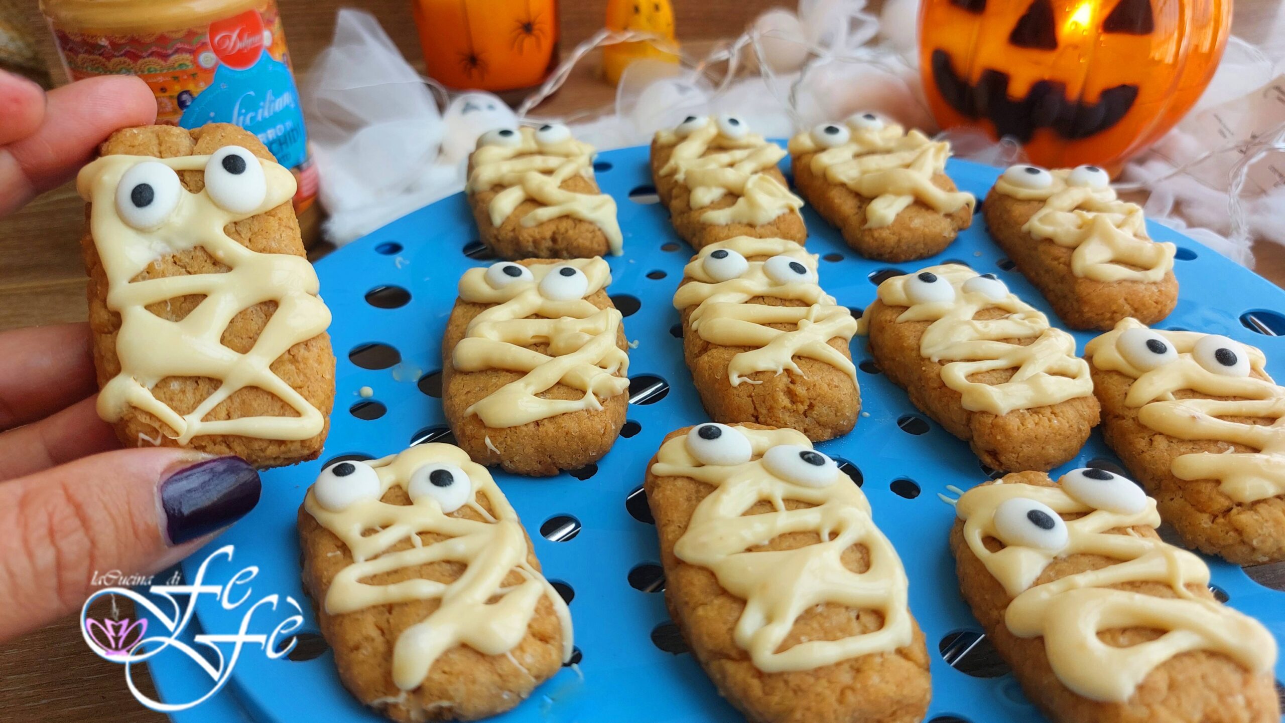 GALLETAS MOMIA DE HALLOWEEN CON CREMA DE CACAHUETE