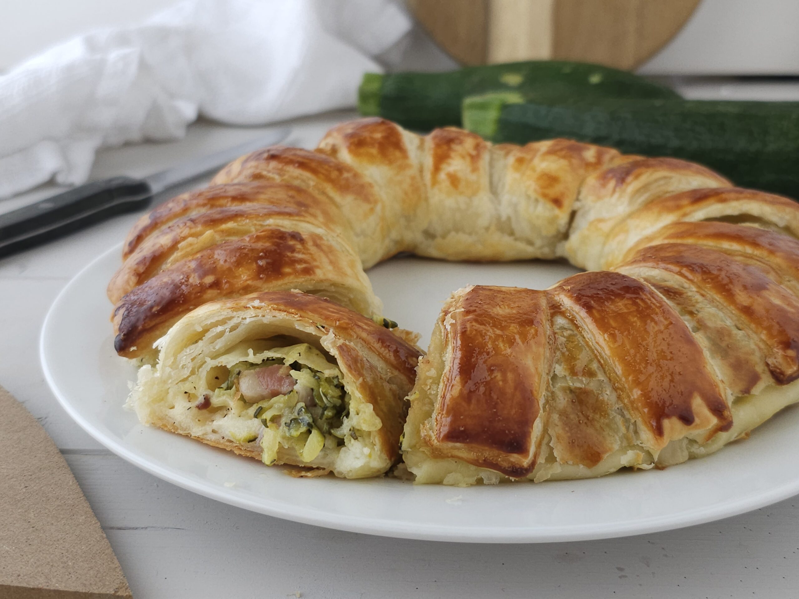 Rosca salada de hojaldre