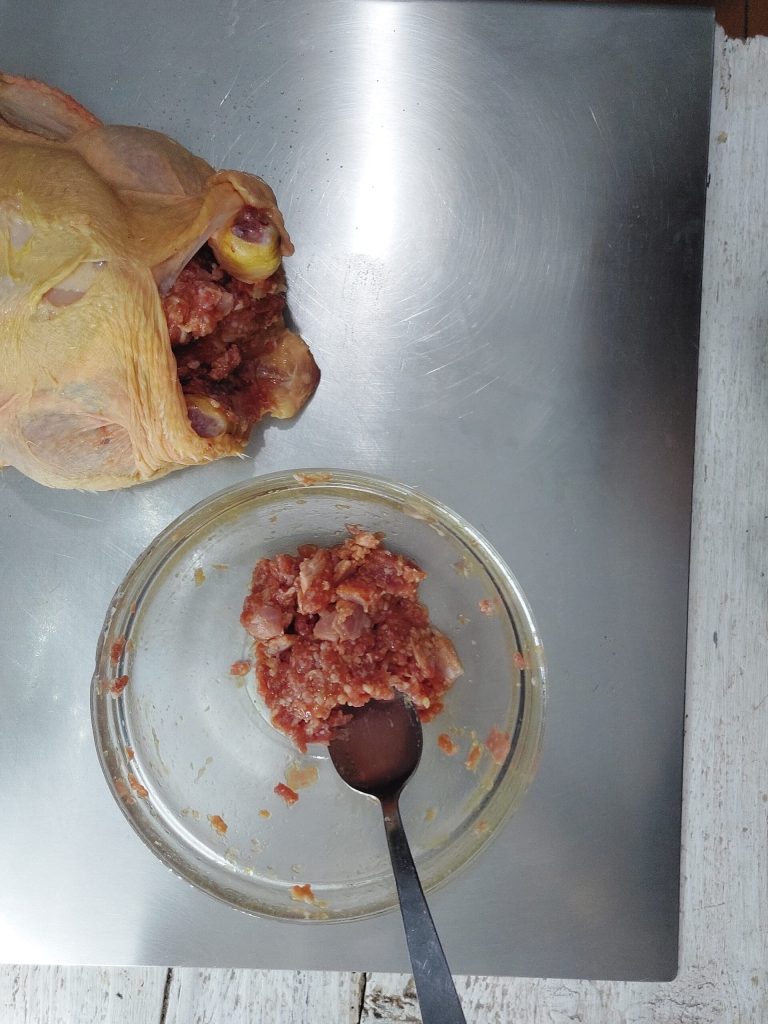 Pollo relleno a la napolitana