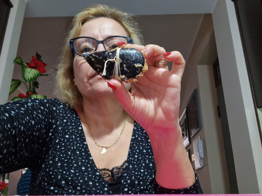 Mejillones rellenos con salsa a la Messinese