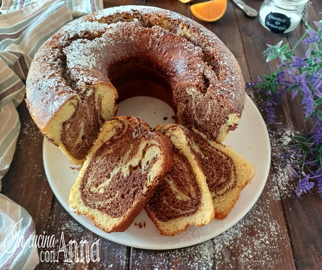 Rosca marmoleada de naranja y chocolate